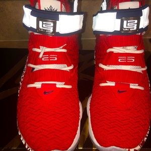 Men’s 7 1/2 Graffiti Lebron sneakers